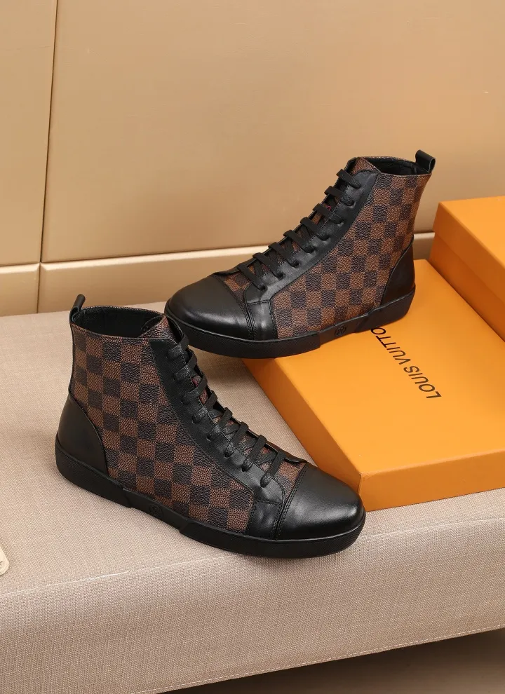 Factory price: 400💰【LV】Official website popular series 🇮🇹🇮🇹1:1 production, selected high-end imported cowhide, sheepskin lining with sheepskin pads, paired with Louis Vuitton Monogram Ecli men's shoes 💰se canvas and pure black rubber soles, the ultimate simple design perfectly interprets the latest inspiration for shoes, integrating classics and fashion. 🔍🔍High quality, worth having. The bottom car thread will never be unglued. Sellers are welcome to sell as shown in the picture above. We can send one piece on behalf of you. Number of yards: 38-44 (45 yards can be customized)
